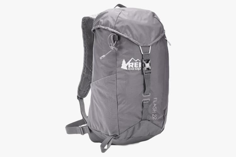 rei flash 22 pack
