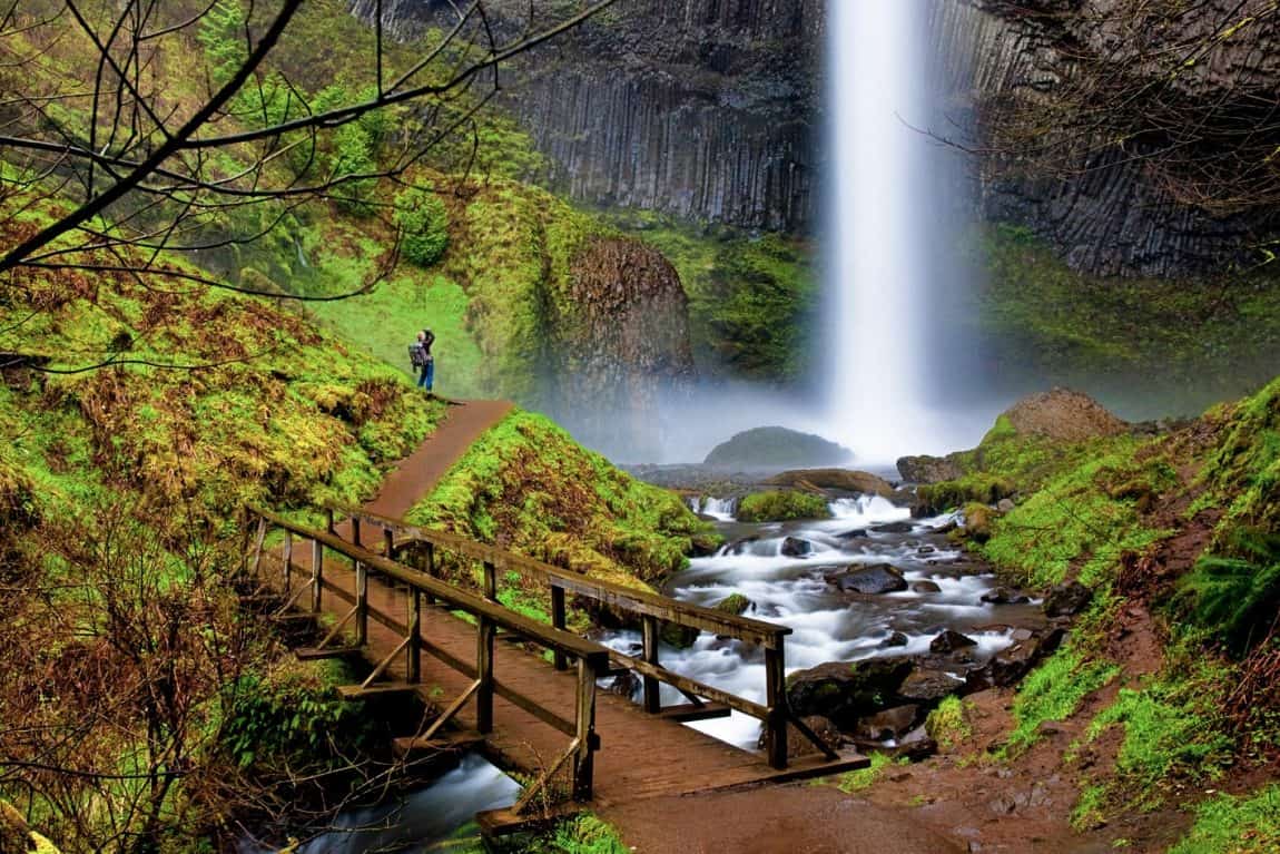 calling views Waterfall-hikes-columbia-river-gorge-1150x767