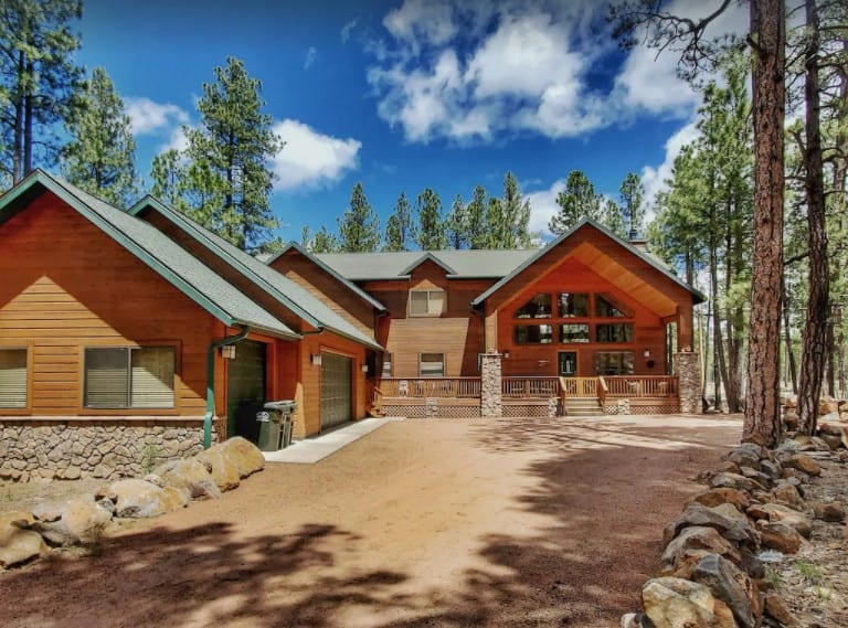 A 3,400-square-foot Pinetop cabin rental