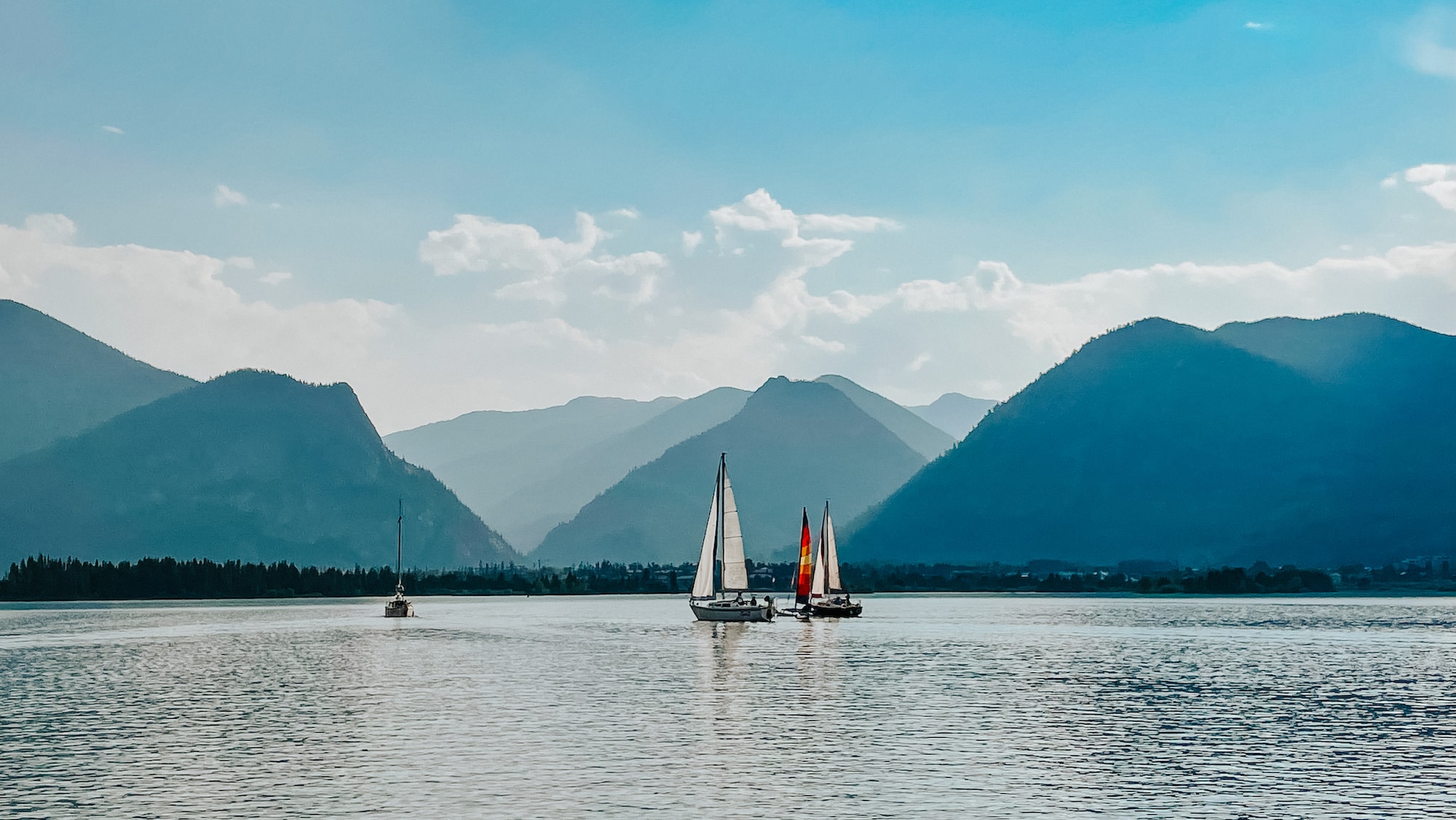 Sailboats glide along Dillon Reservoir