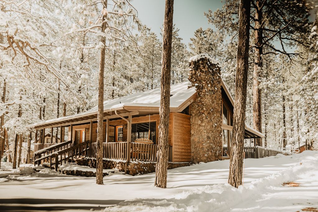 A Pinetop cabin rental outfitted in 70s decor