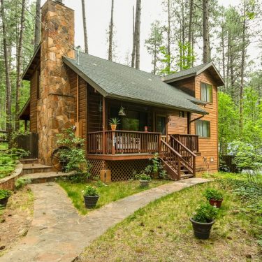 a charming cabin rental in arizona tucked into the woods