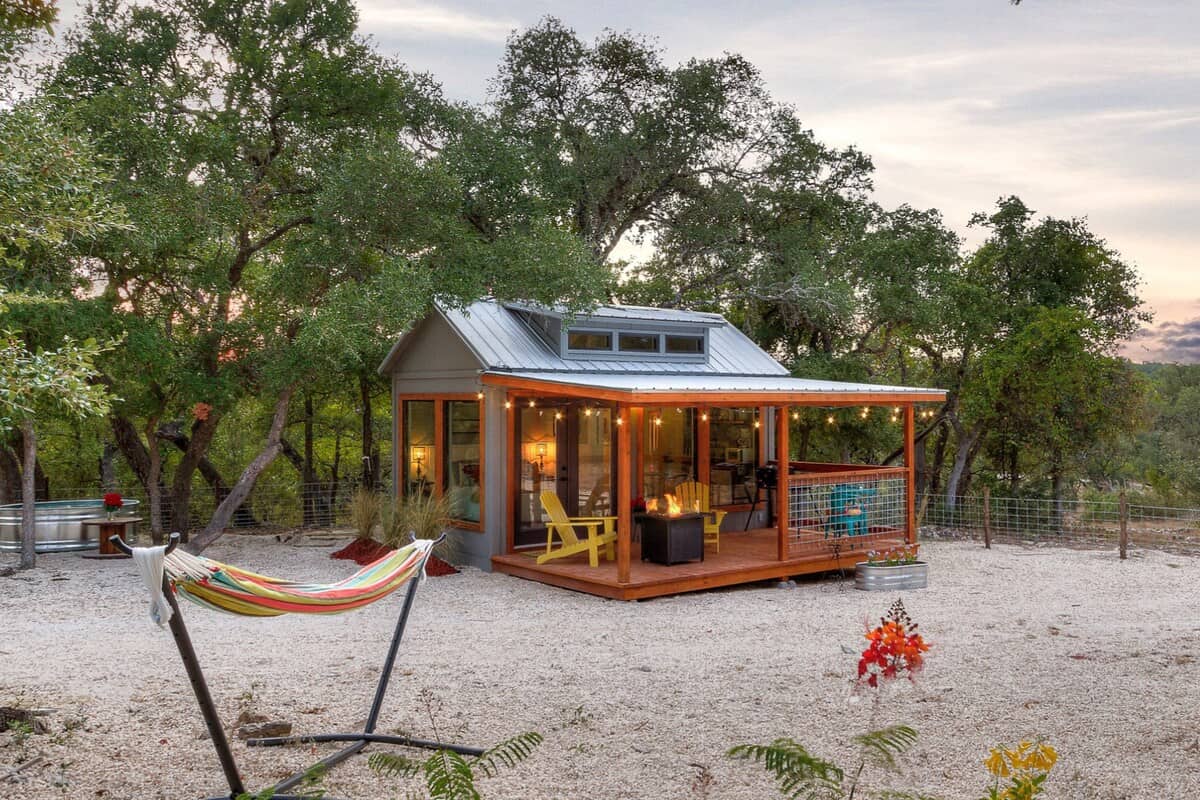 tiny farmhouse airbnb