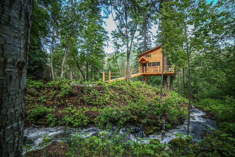 secluded treehouse airbnb washington