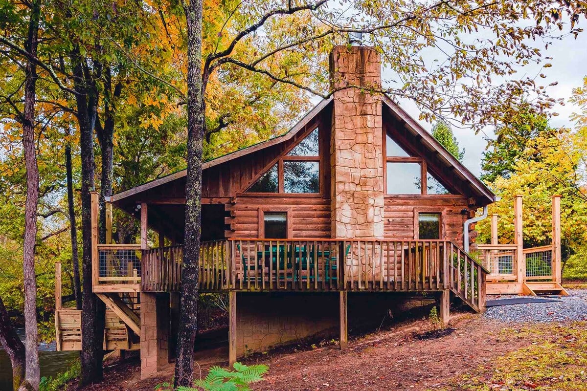 Secluded Little Pigeon River Cabin