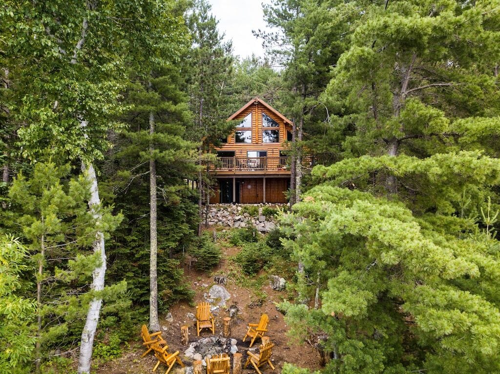 Secluded Lake Vermilion Log Cabin