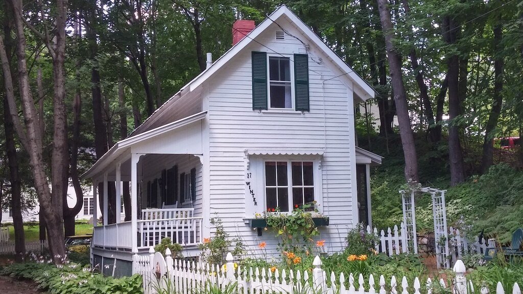 Plymouth's Historic 1920 Doll House