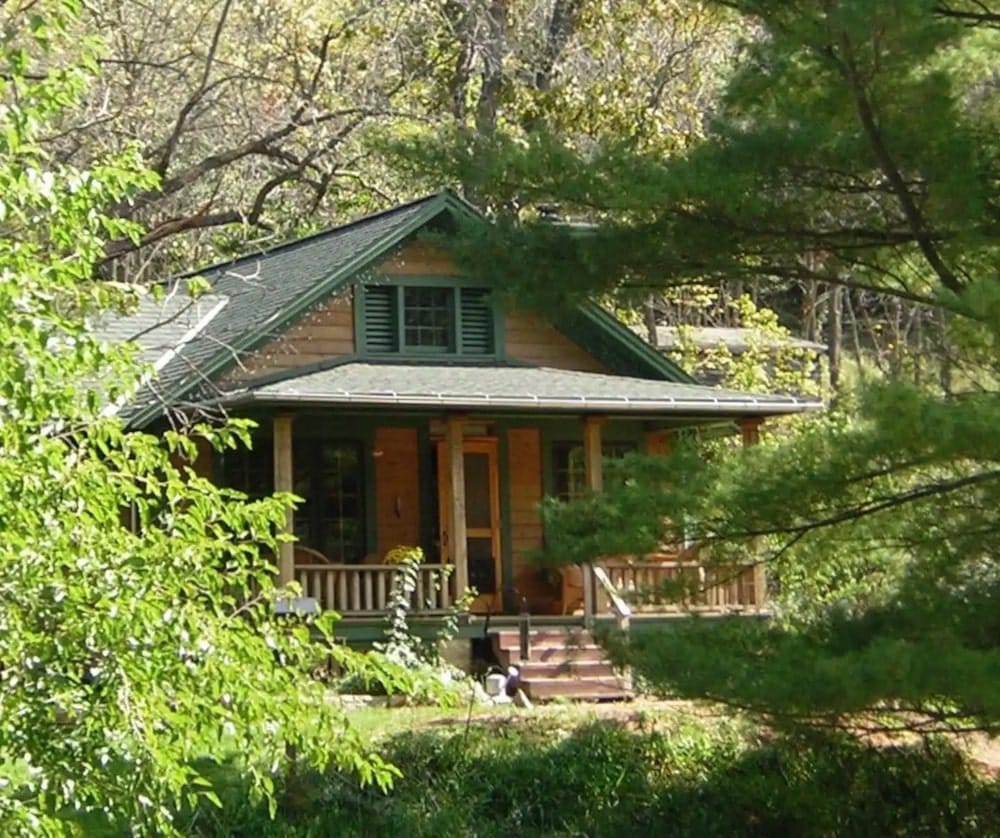 Hidden Hollow Iowa cabin rental