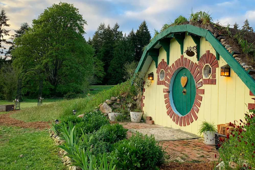 hobbit hole rental washington