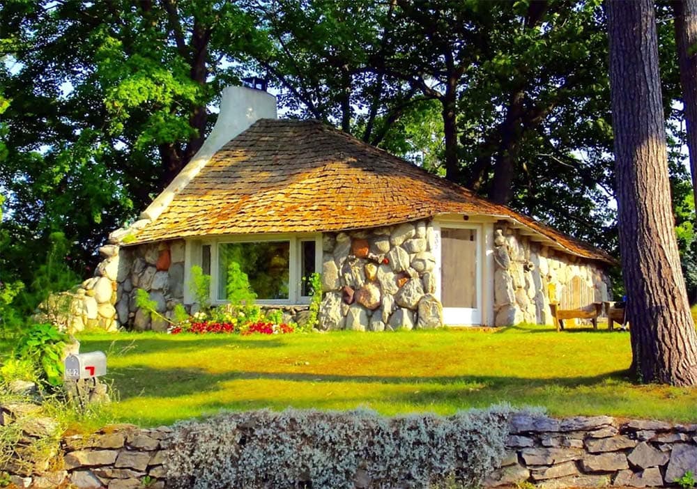 hobbit house vacation rental michigan