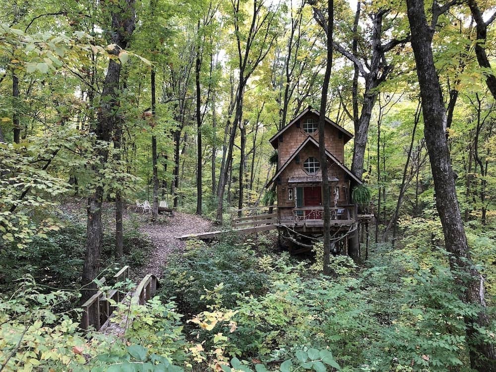 captain's quarters Illinois glamping