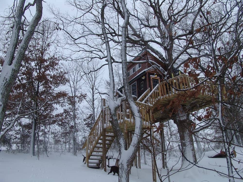 white oak treehouse Illinois glamping