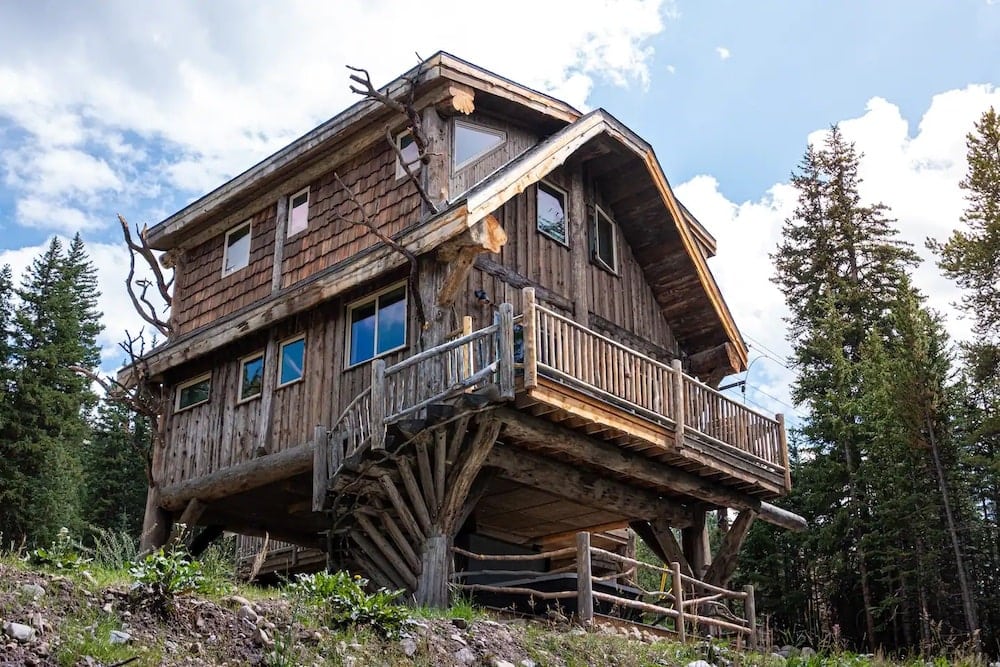 luxurious mountain lodge Colorado treehouse