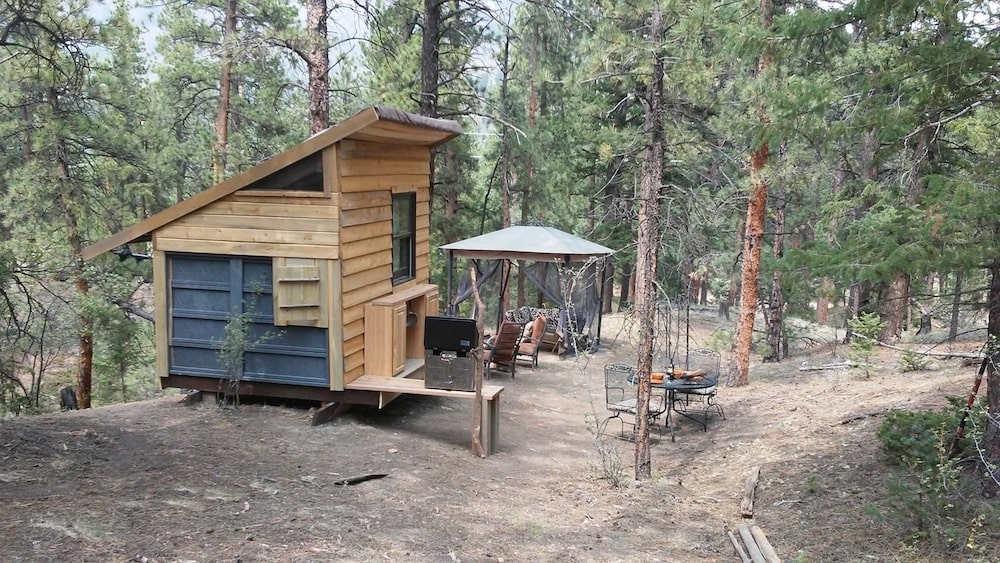 secluded wooded Colorado cabin