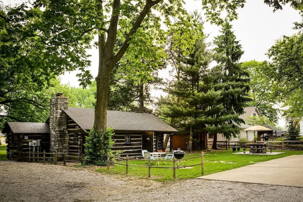 Peaceful Log Cabin Illinois