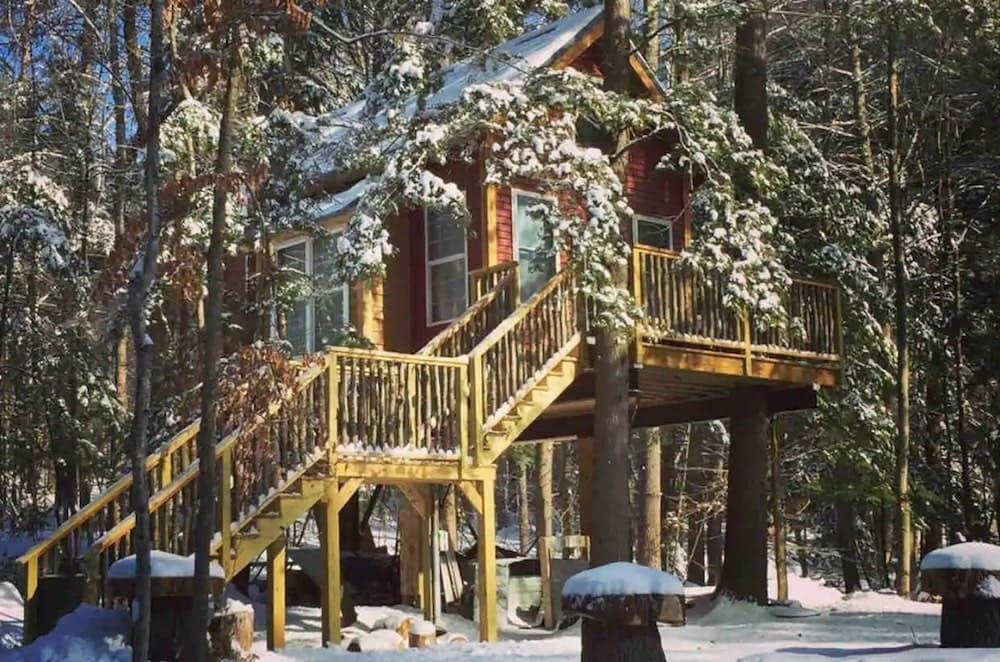 Charming cottage among the trees New Hampshire