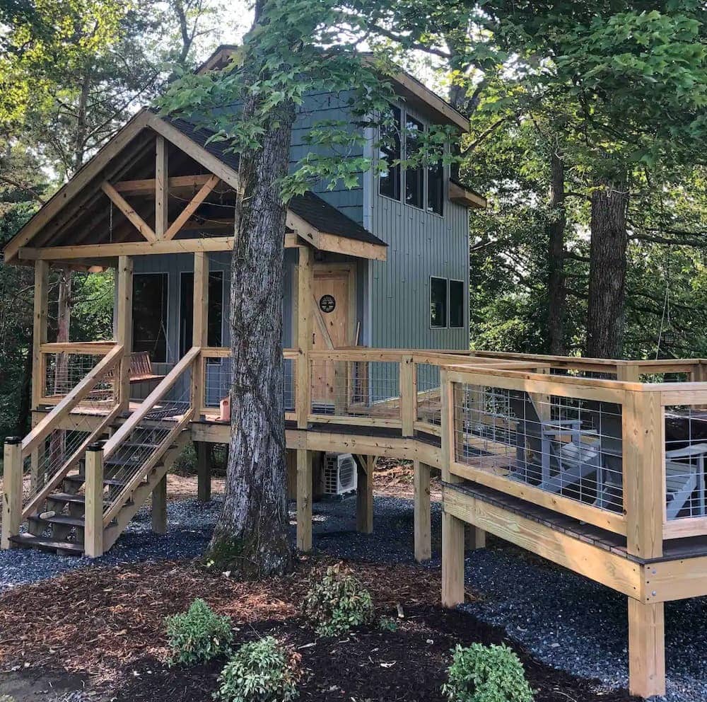 Rustic One-Bedroom Treehouse Virginia