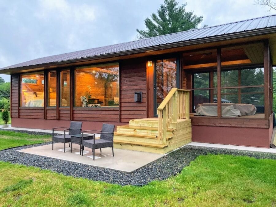 10 Cozy & Comfortable Wisconsin Tiny Home Vacation Rentals