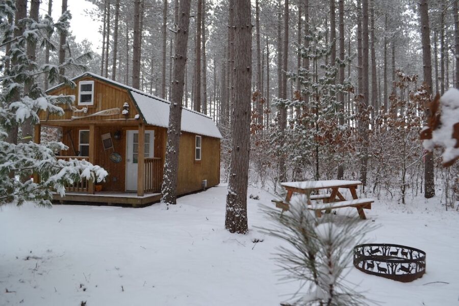 10 Cozy & Comfortable Wisconsin Tiny Home Vacation Rentals