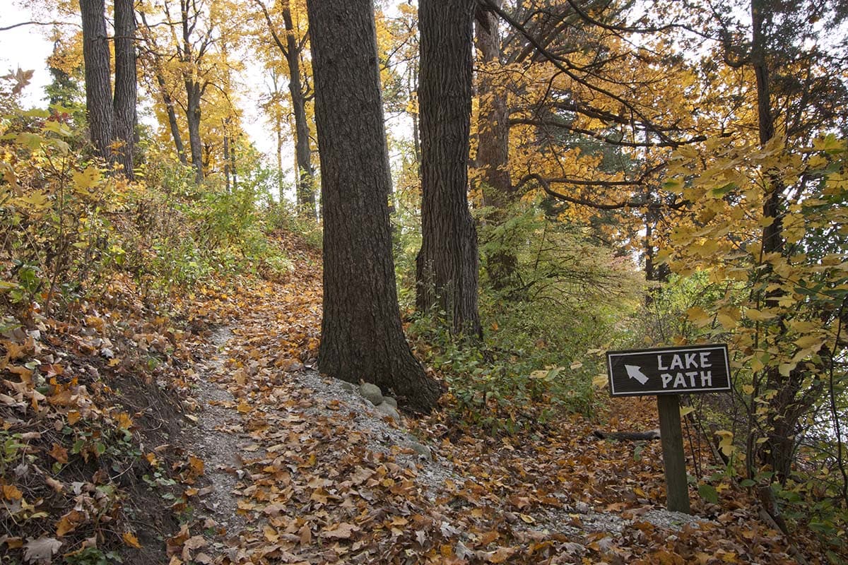 lake geneva lake path