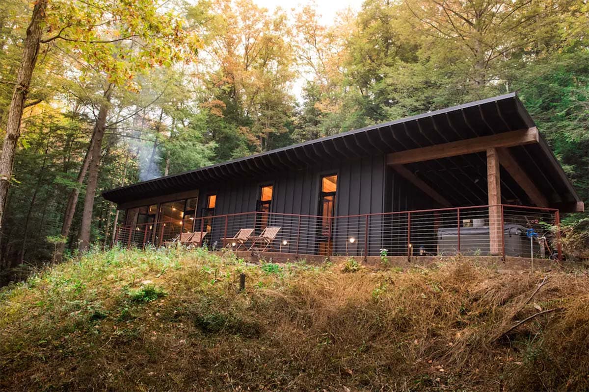hocking hills cabin with hot tub