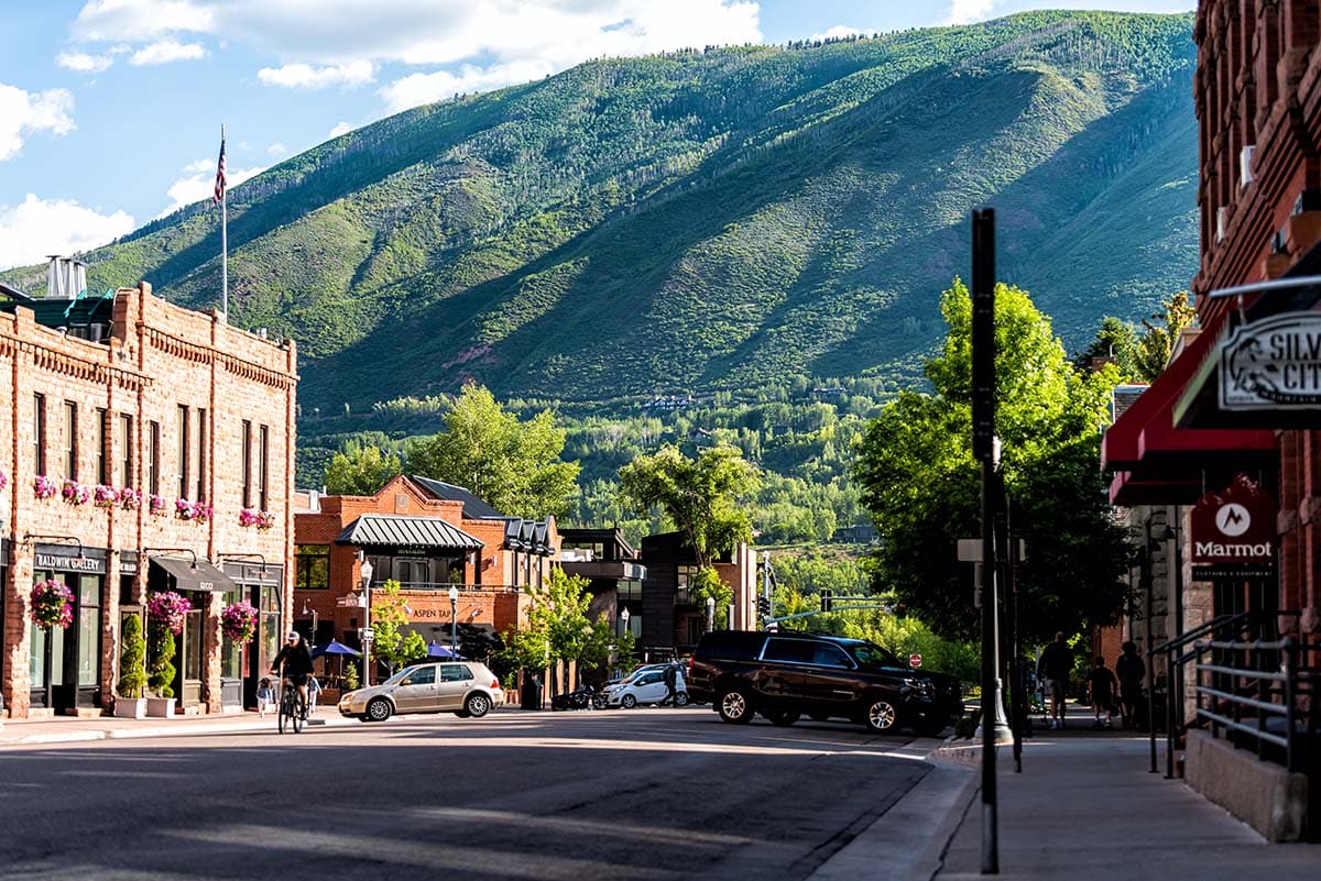 aspen in summer shopping