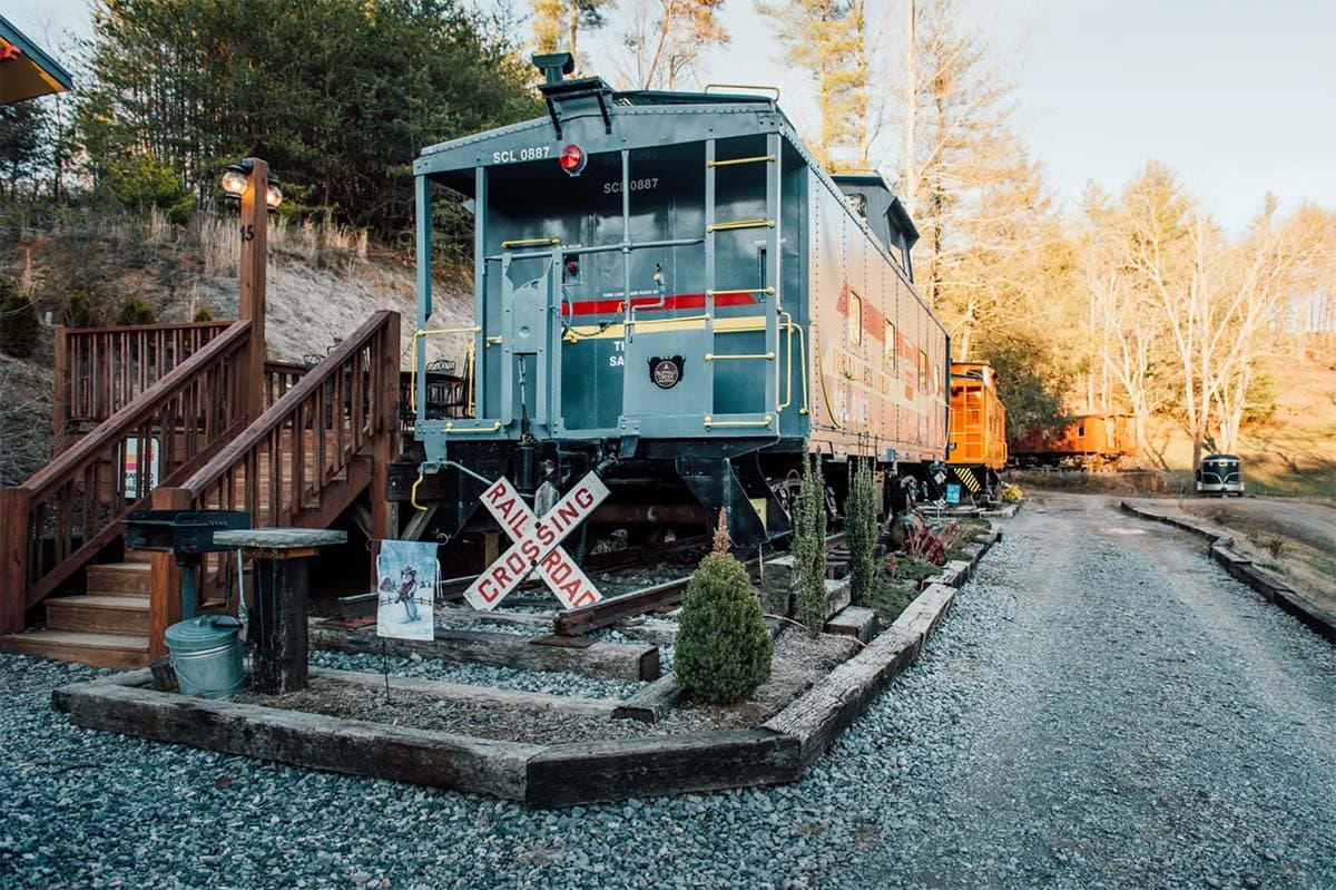 caboose glamping smokies