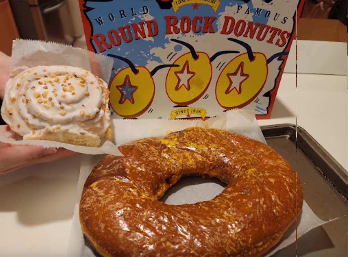dallas to austin road trip - round rock donuts
