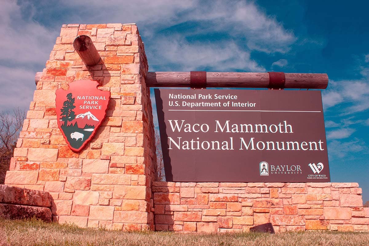 dallas to austin road trip - waco mammoth