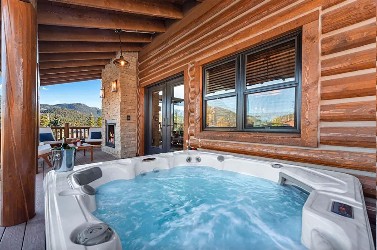 estes park luxry cabin hot tub