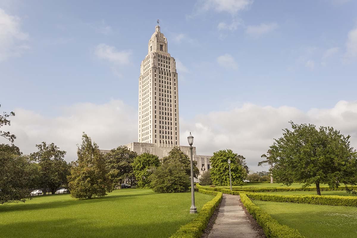 houston to new orleans road trip - louisiana capitol