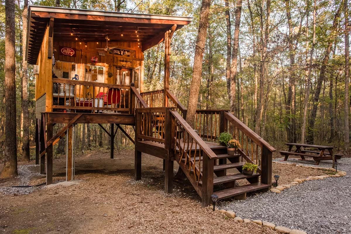 unique places to stay tennessee - treehouse
