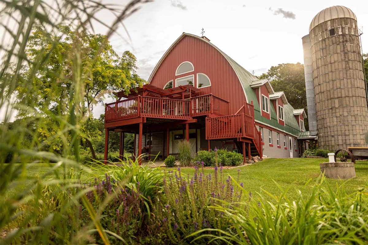 unique places to stay WI - barn