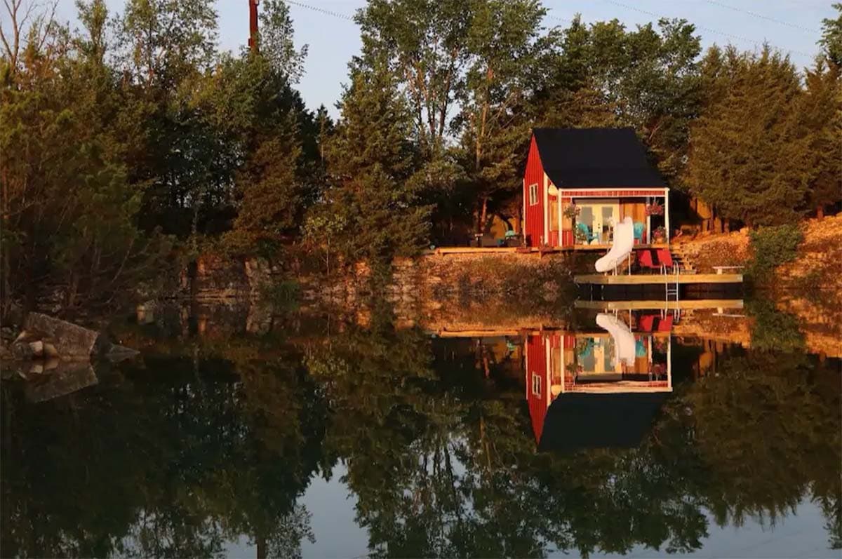 missouri tiny houses - lakefront