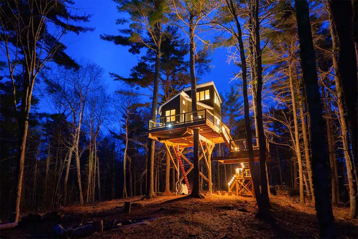 unique places to stay maine - treehouse