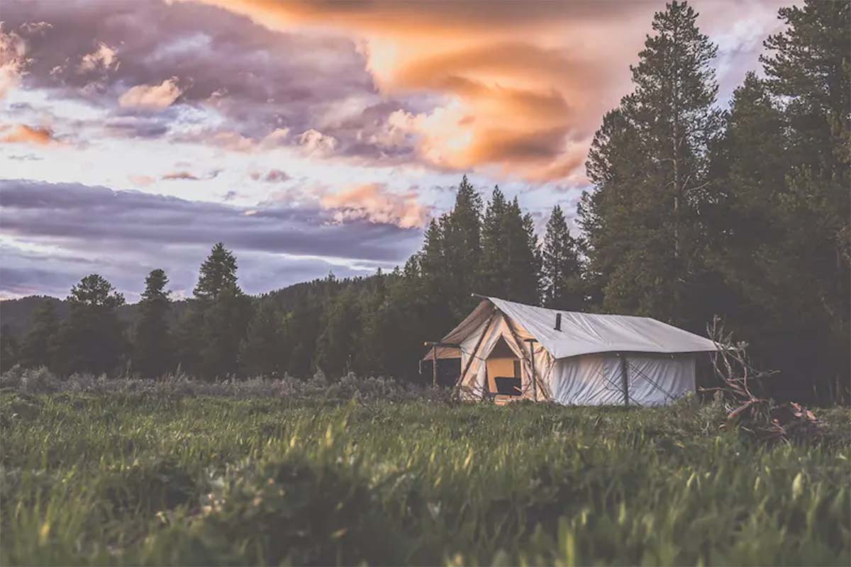 yellowstone national park glamping tent