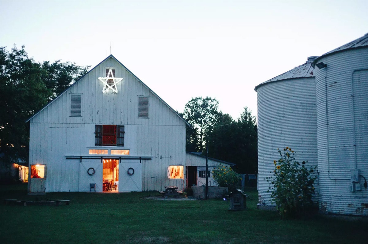 unique places to stay illinois - 1912 barn