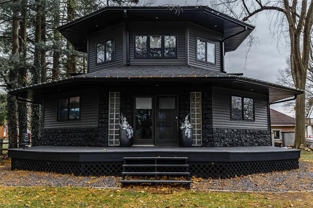 unique places to stay illinois - goth octagon