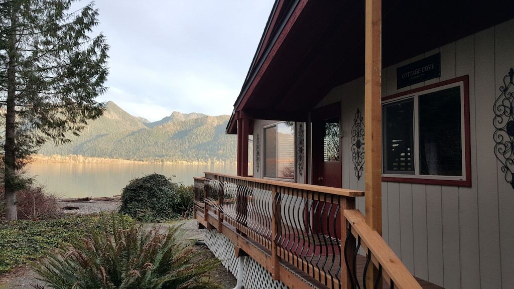 Cottage Cove on Lake Quinault