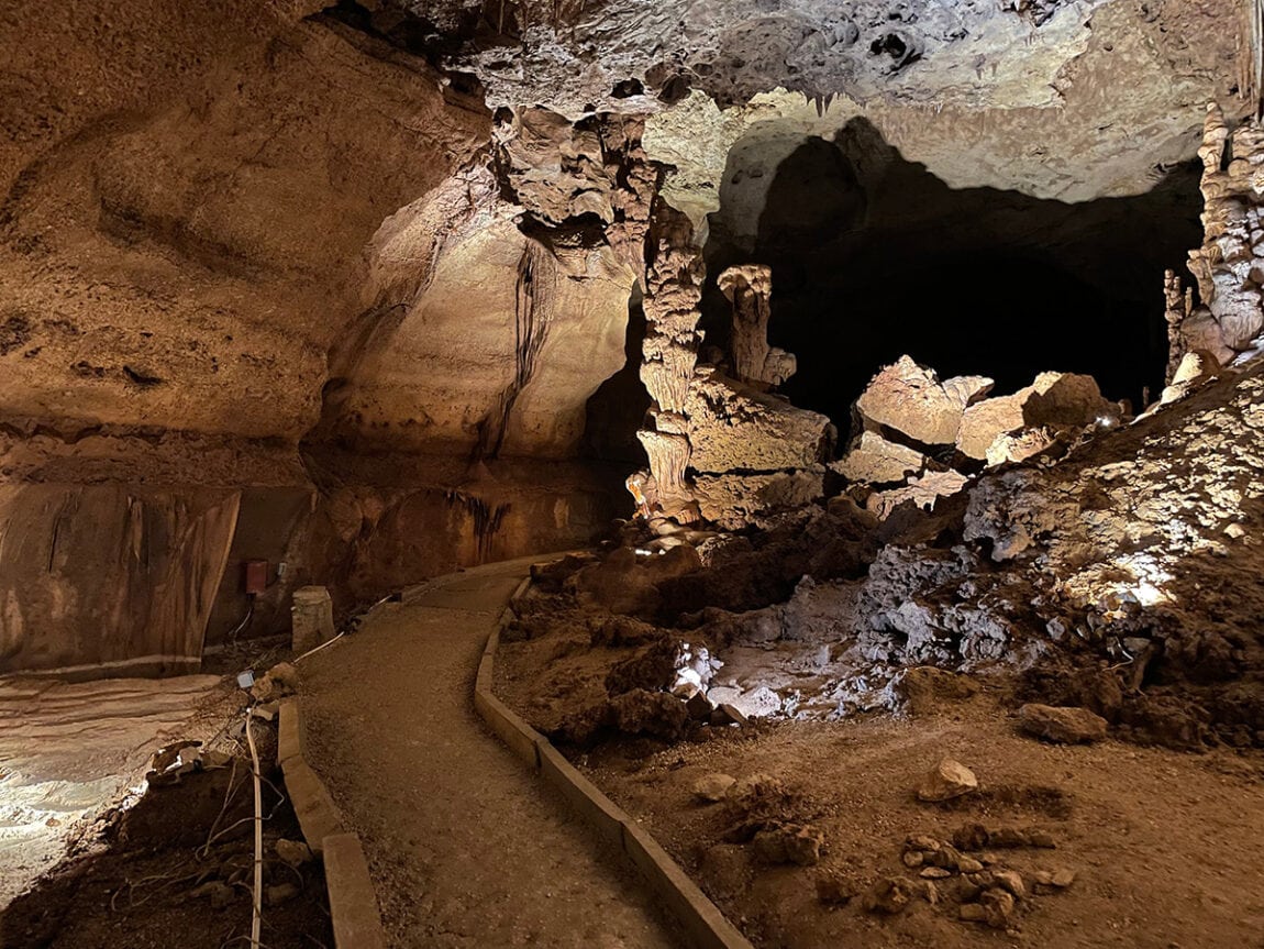 cave tours in texas