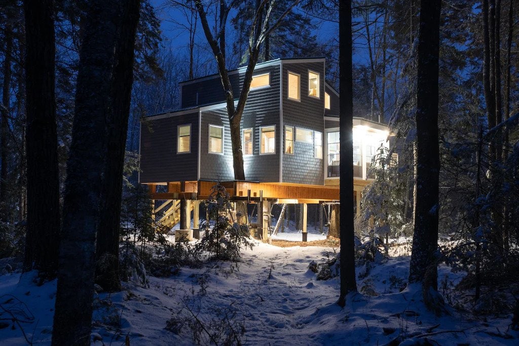 luxury maine treehouse