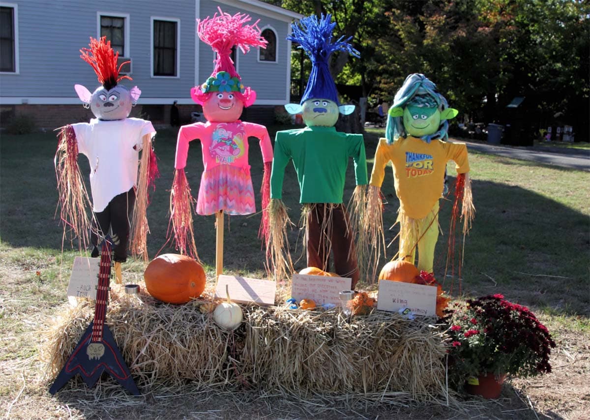 things to do connecticut fall - scarecrows