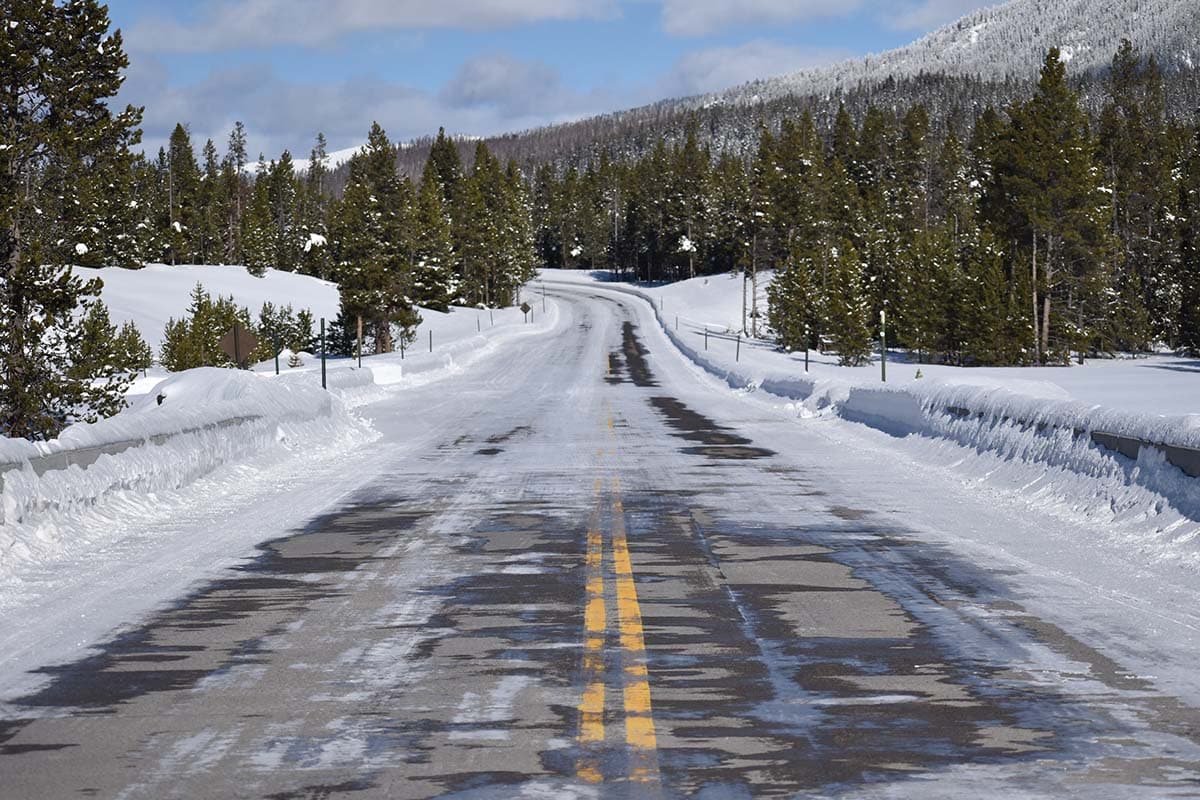 yellowstone winter road