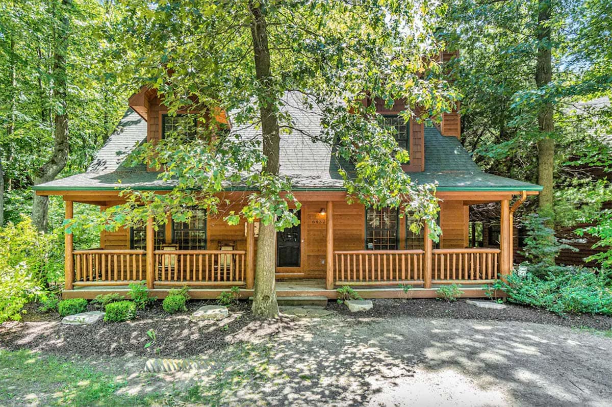 michigan cabin with hot tub