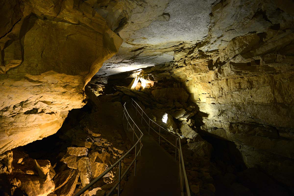chicago to nashville road trip - mammoth cave