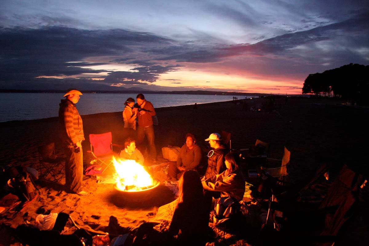 free things to do seattle - golden gardens bonfire
