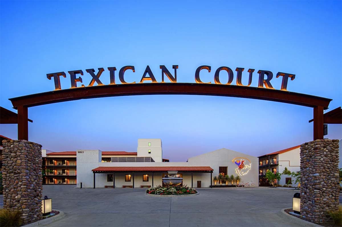 cool places to stay dallas - texican court