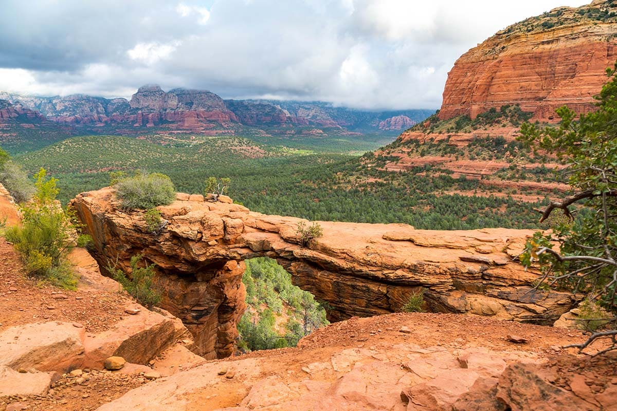 easy sedona hikes - devil's bridge