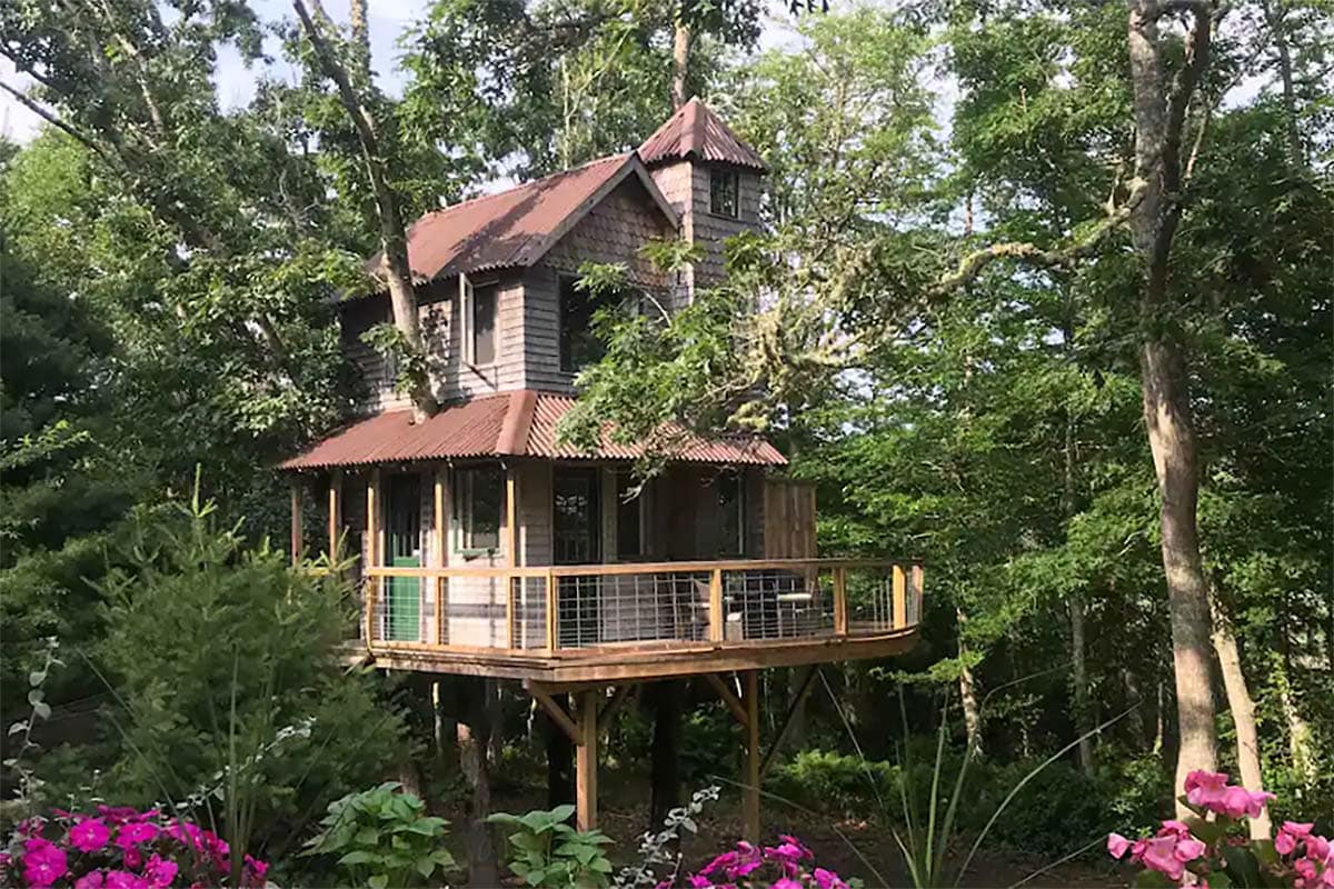 massachusetts treehouse rental