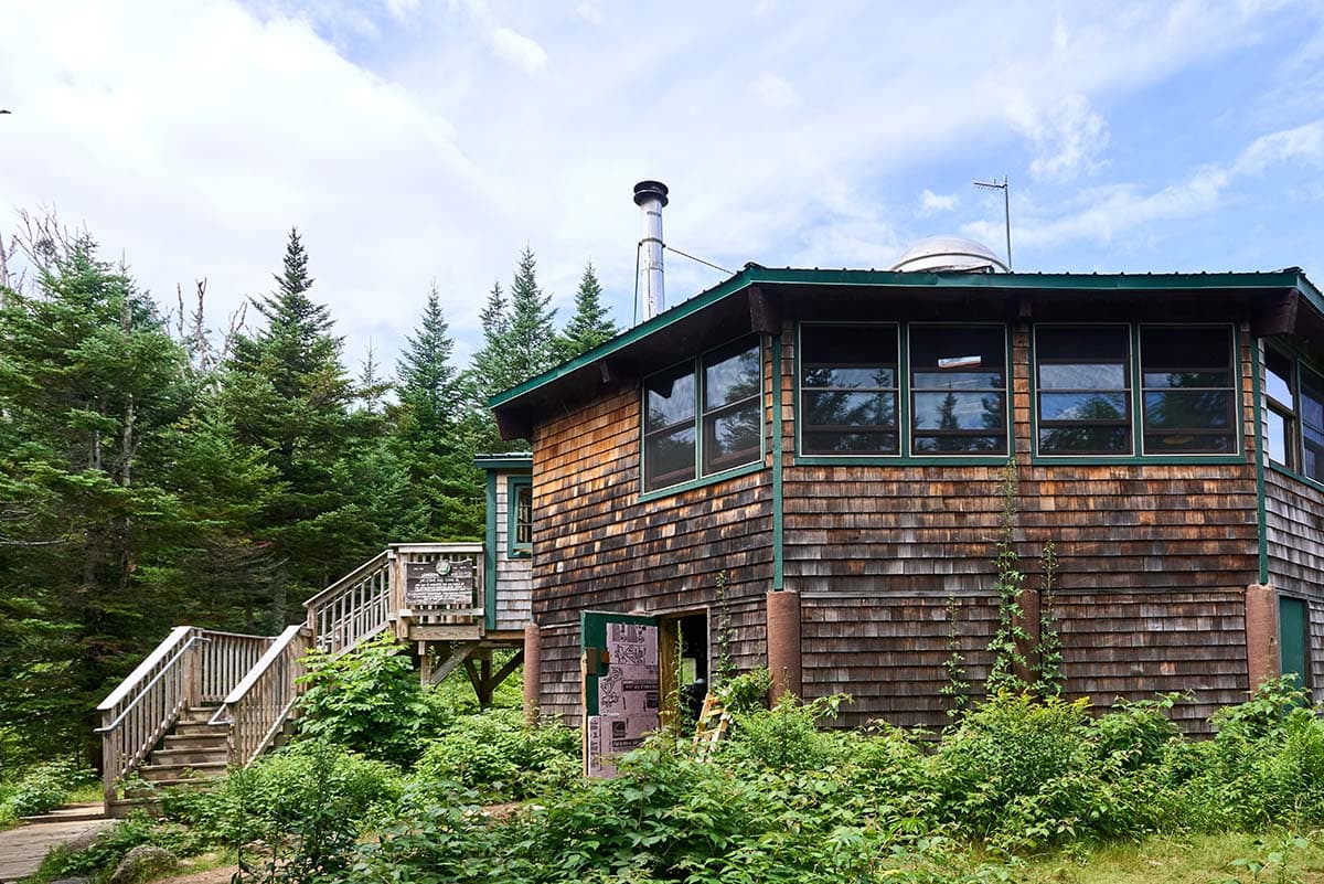 white mountains backpacking - Lonesome Lake hut